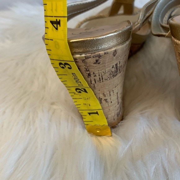 Mootsies Tootsies Gold Sandals Criss-Cross Slide - Picture 6 of 9